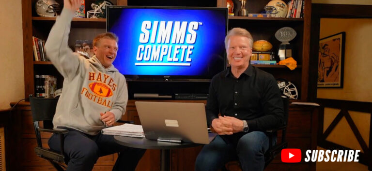 Four years into recreating himself in studio, Phil Simms still enjoys every  minute of talking football - Newsday